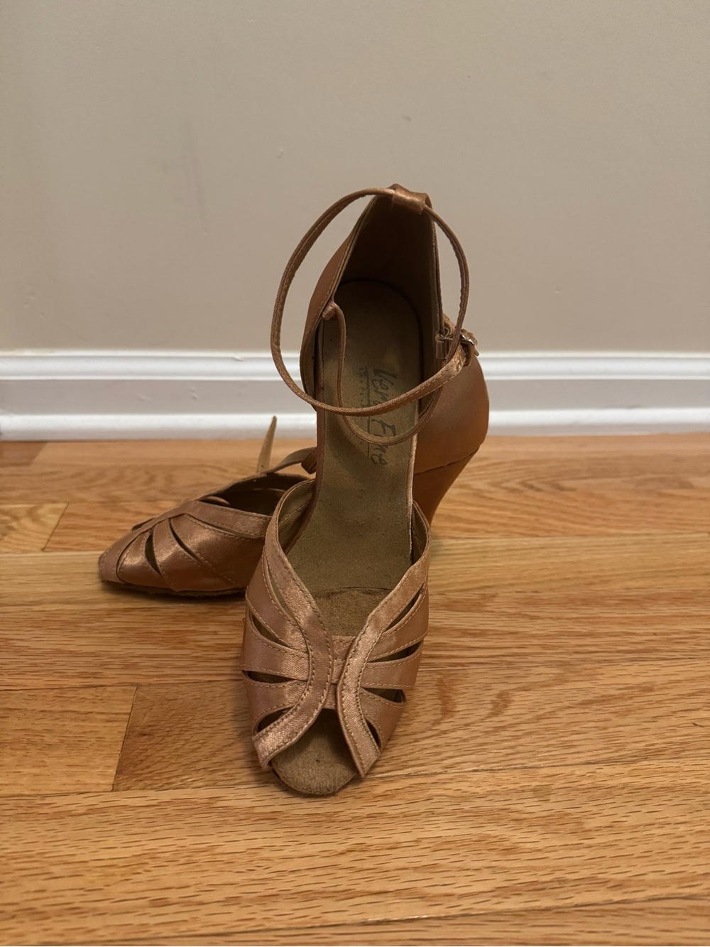 Women's Very Fine Tan Dance Shoes with Ankle Strap - size 6